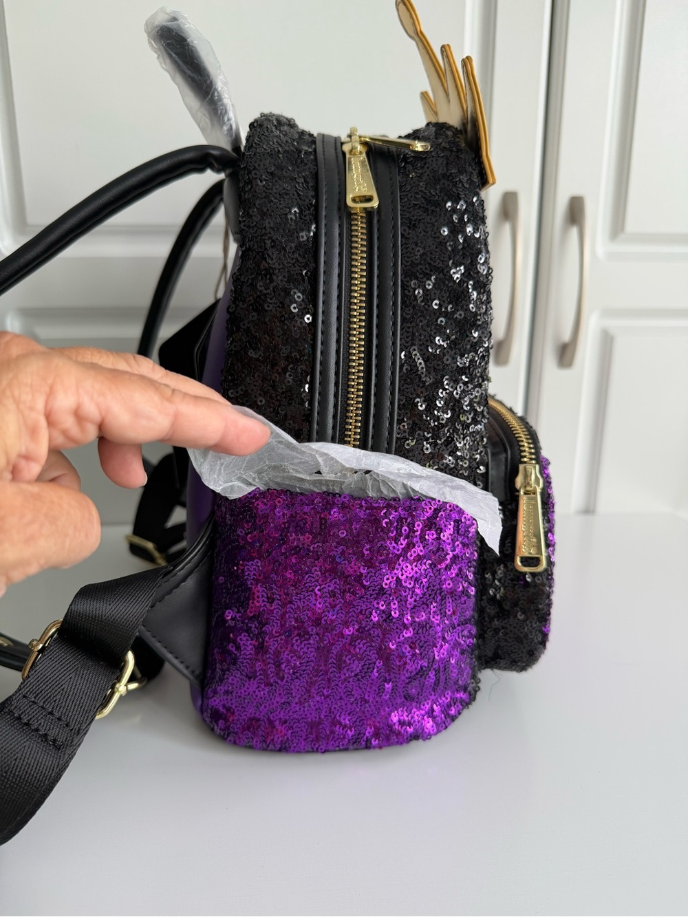 Loungefly Disney’s Evil Queen Sequined Backpack NWT - Picture 3 of 8